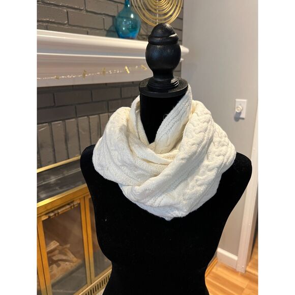 Draper James Cable Knit Infinity Scarf - Picture 5 of 5